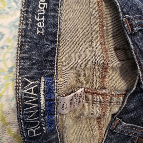 Runway Refuge Jeans - Picture 4 of 5